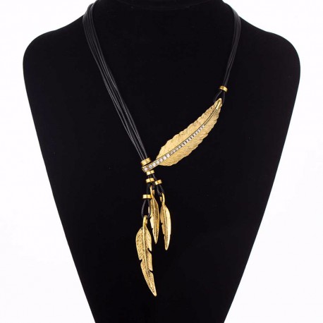 Collier noir avec plume dorée