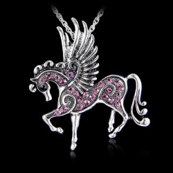 Cheval ailé avec strass rose